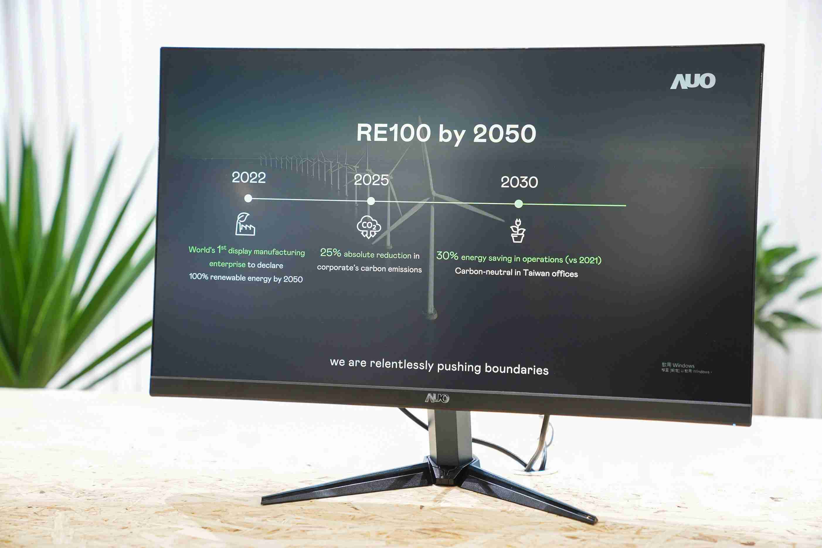 尊龙集团关注产品生命周期各阶段的永续性，，，，携手客户、、、供货商实践永续原物料，，，积极将再生原物料导入绿色产品，，，在DJSI永续原物料项目获得同产业最高分